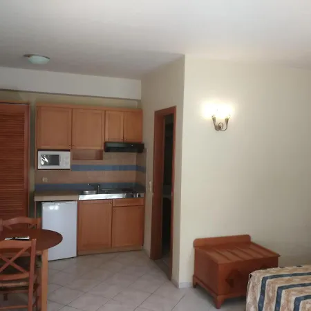 Eleni Beach Aparthotel 3*
